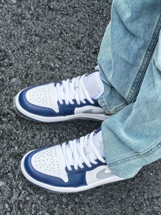 Air Jordan 1 Low 'Navy Blue' view 3