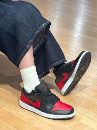 Air Jordan 1 Low 'Black / Red' view 1