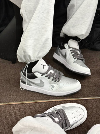 Air Jordan 1 Low 'Snake Year Limited' view 1