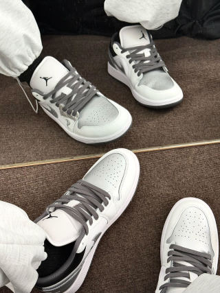Air Jordan 1 Low 'Snake Year Limited' view 3