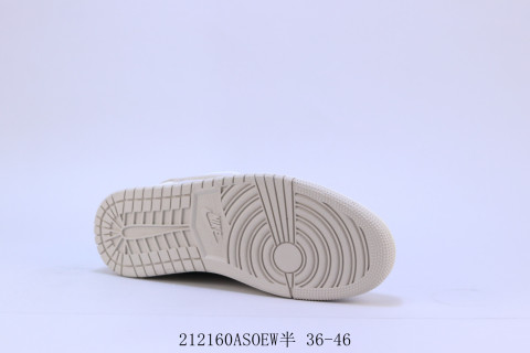 Air Jordan 1 Low view 4