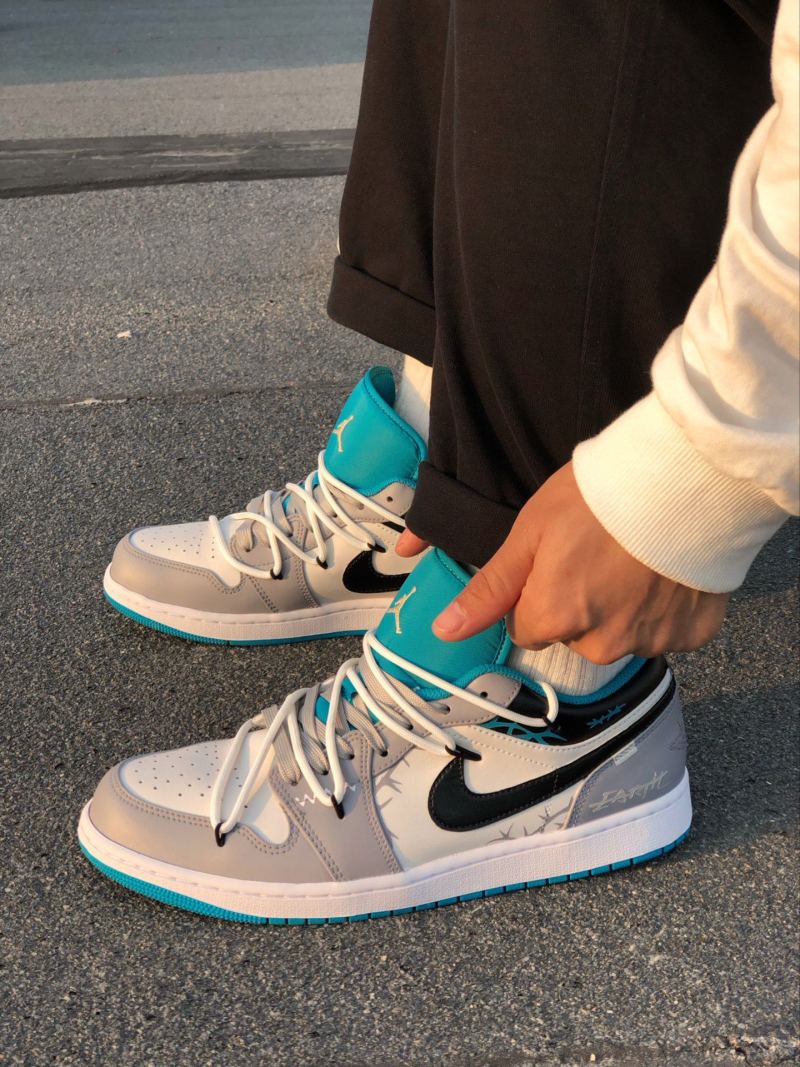 Air Jordan 1 Low view