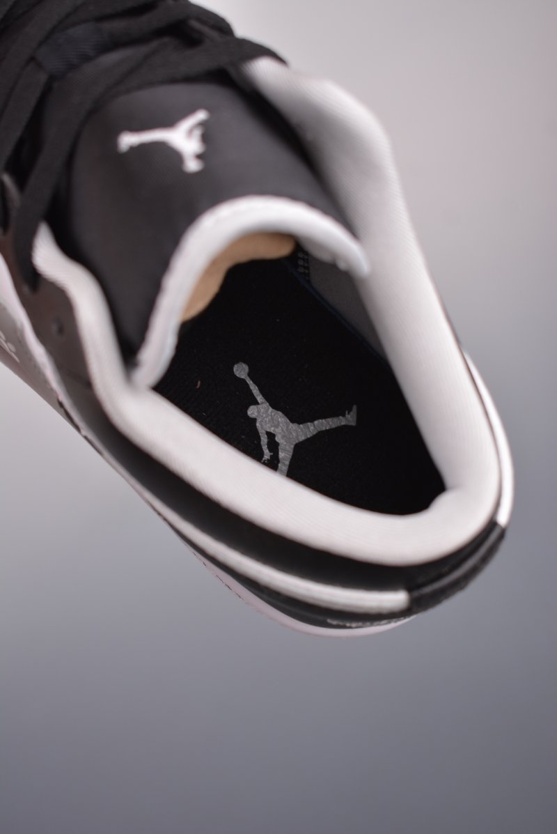 Air Jordan 1 Low view