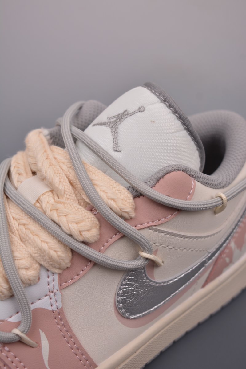 Air Jordan 1 Low view