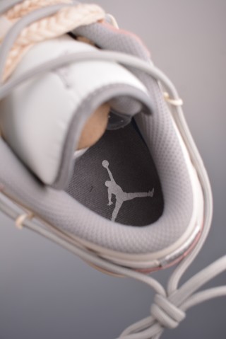 Air Jordan 1 Low view 9