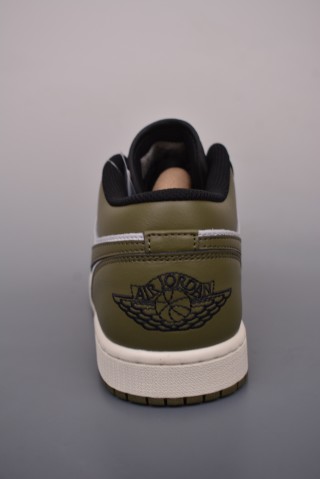 Air Jordan 1 Low 'Black / White / Green' view 4