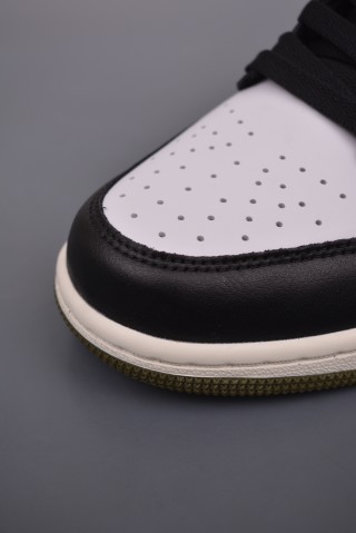 Air Jordan 1 Low 'Black / White / Green' view 6