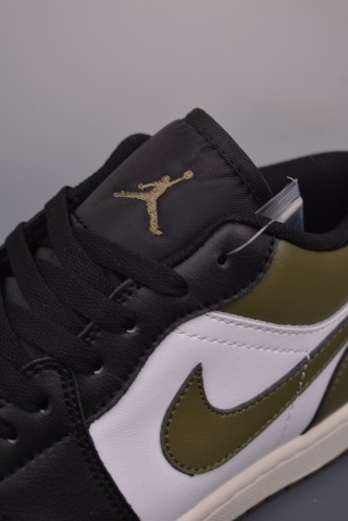 Air Jordan 1 Low 'Black / White / Green' view 7