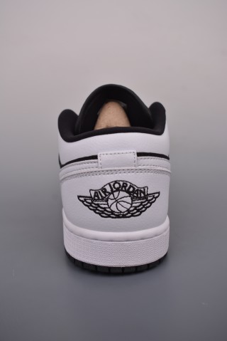 Air Jordan 1 Low 'Black / White' view 4