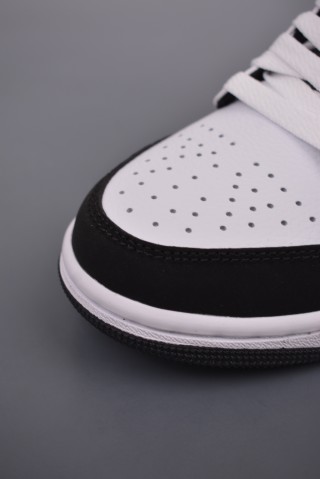 Air Jordan 1 Low 'Black / White' view 6