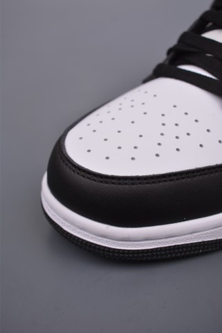 Air Jordan 1 Low 'Panda' view 6