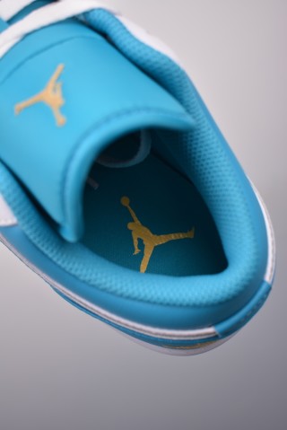 Air Jordan 1 Low 'White / Blue' view 9