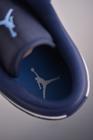 Air Jordan 1 Low 'Blue / White' view 9