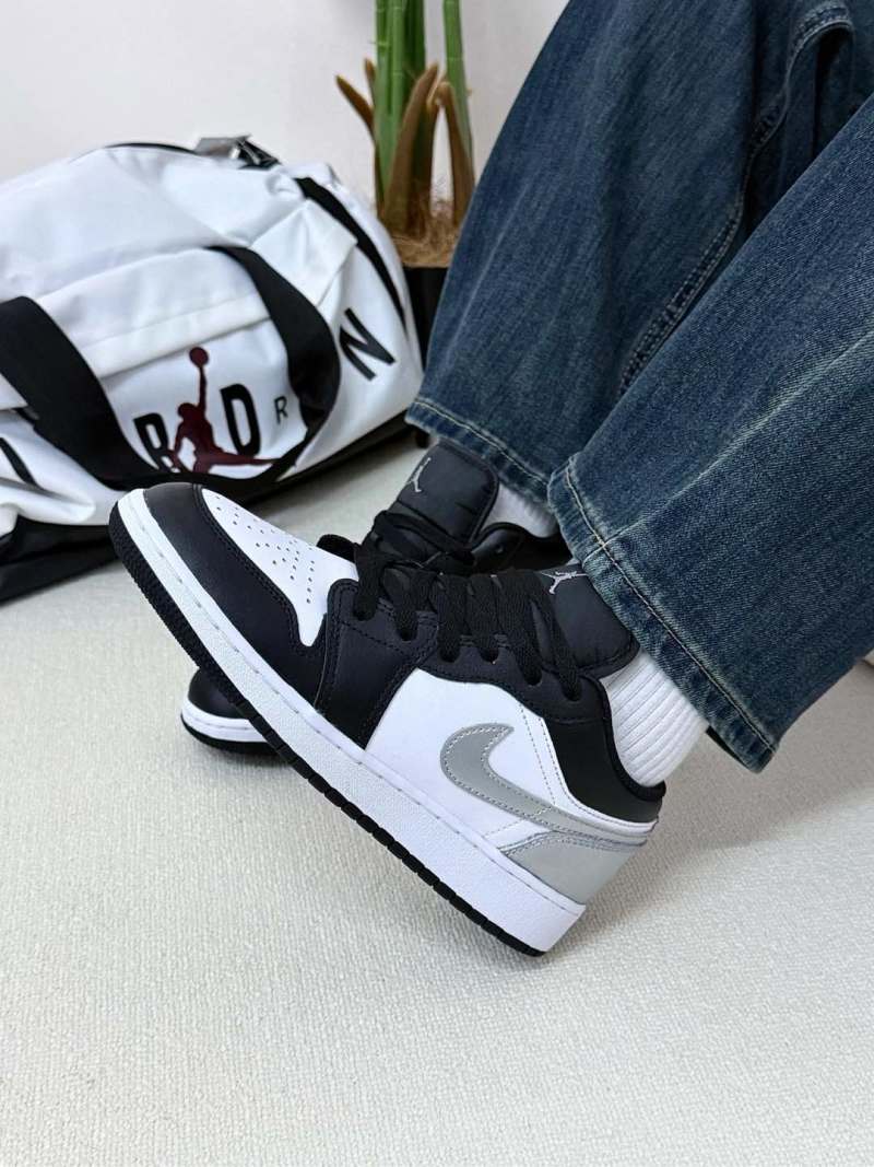 Air Jordan 1 Low 'Black / White / Silver' view