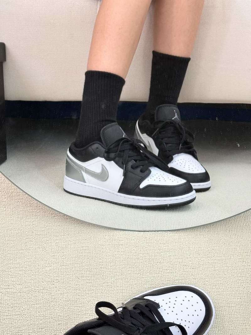 Air Jordan 1 Low 'Black / White / Silver' view