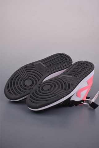 Air Jordan 1 Low 'Black / Pink' view 3