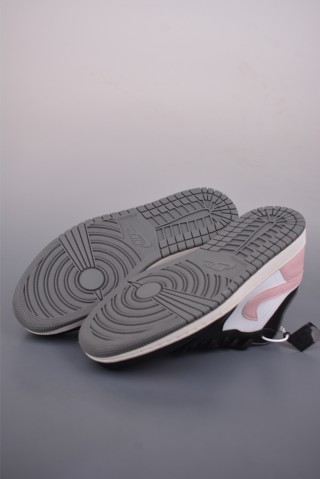 Air Jordan 1 Low 'Black / Pink' view 3