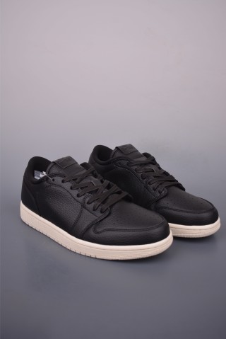 Air Jordan 1 Low 'Black / White' view 1