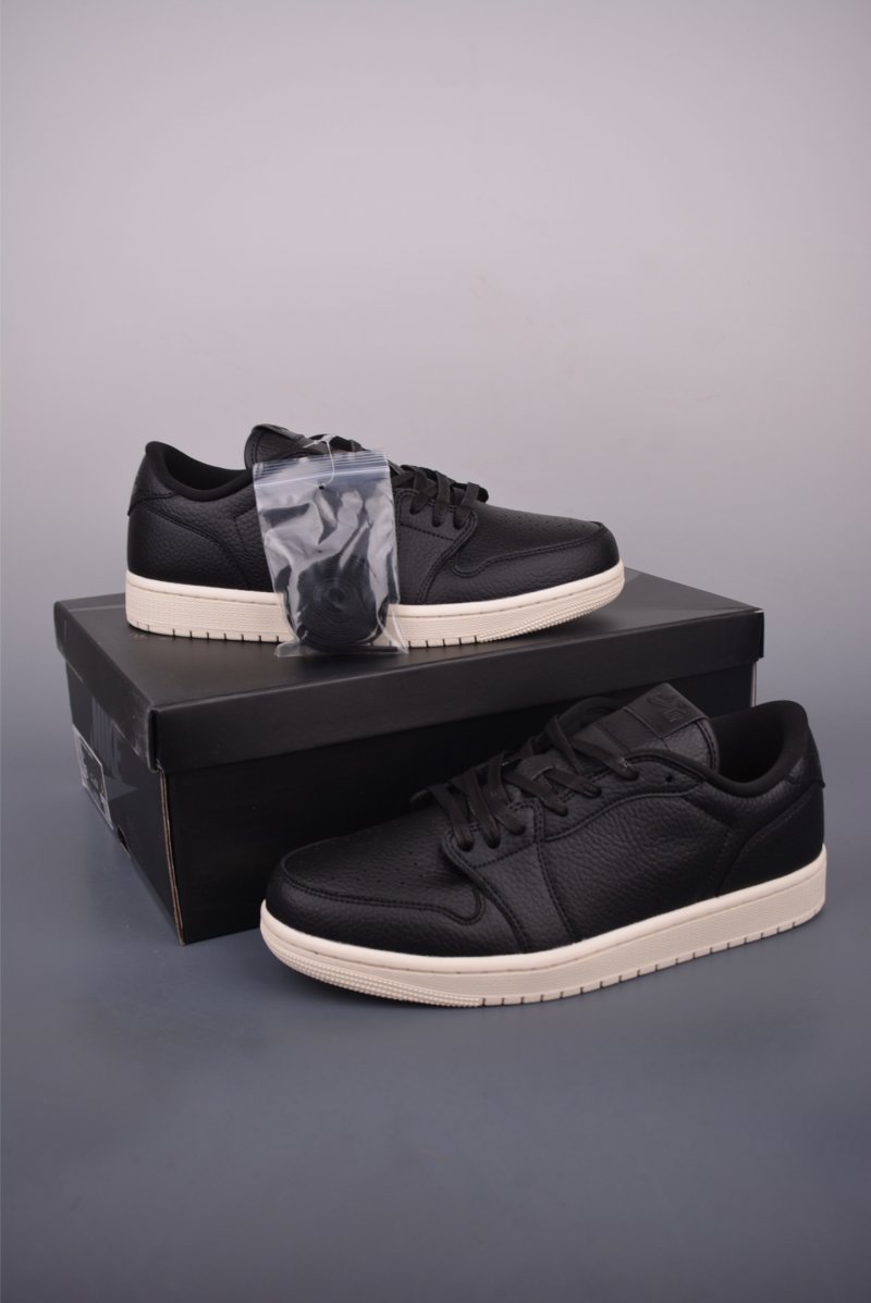 Air Jordan 1 Low 'Black / White' view