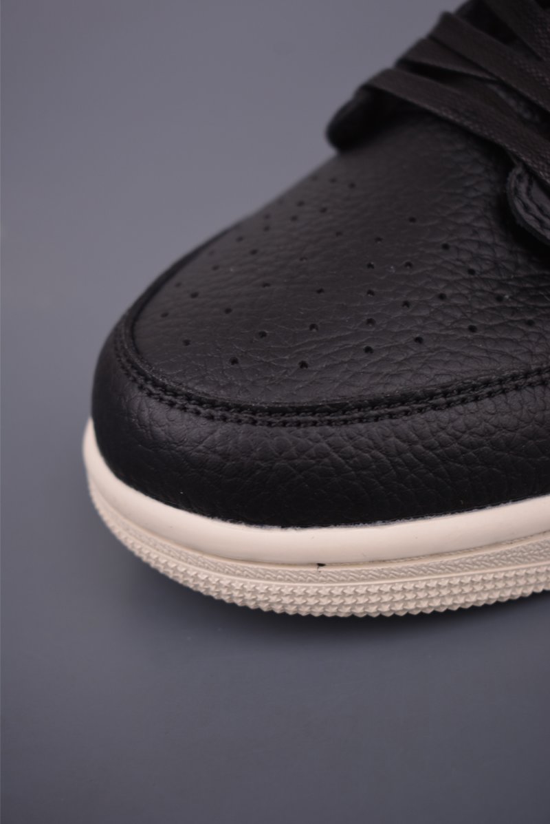 Air Jordan 1 Low 'Black / White' view