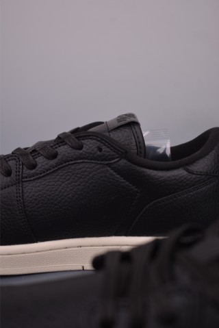 Air Jordan 1 Low 'Black / White' view 8
