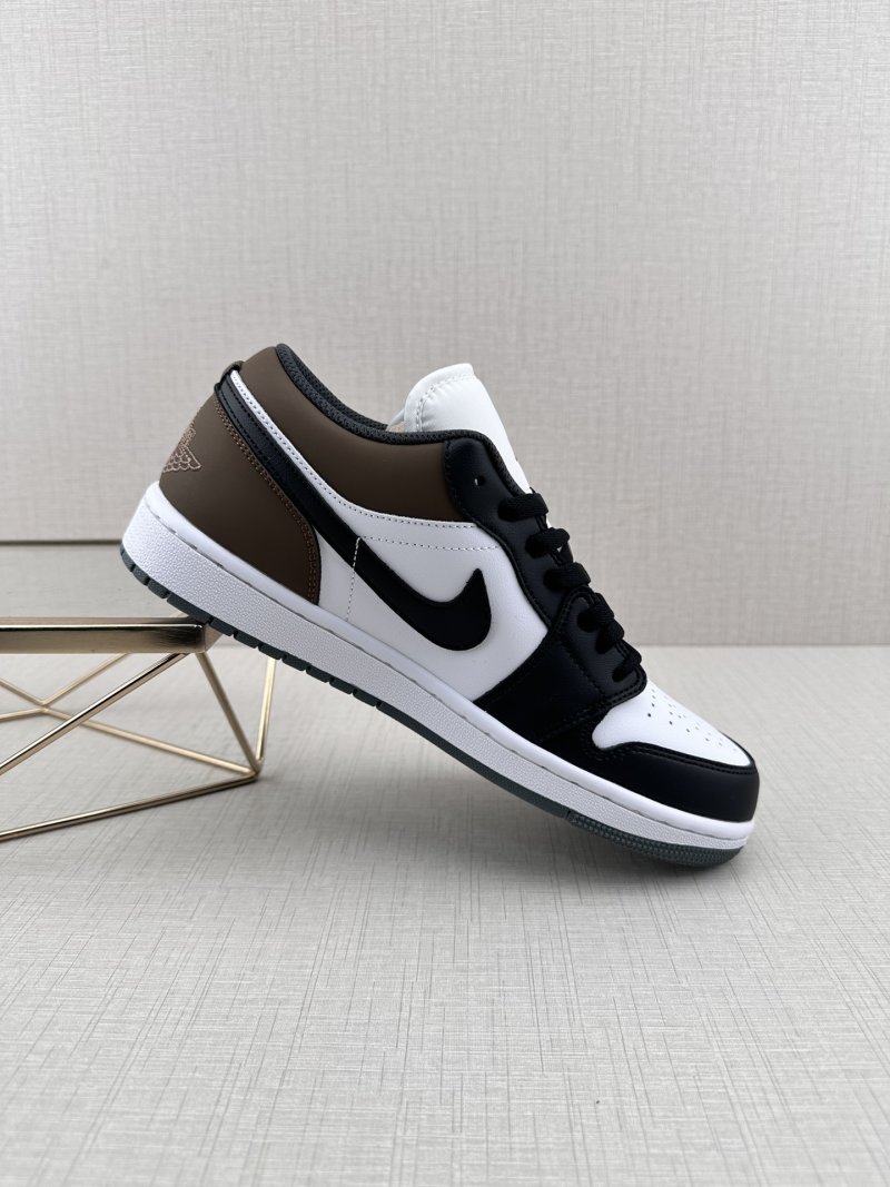 Air Jordan 1 Low 'Black / Brown' view