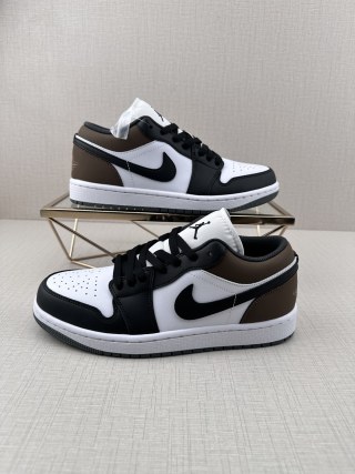 Air Jordan 1 Low 'Black / Brown' view 4