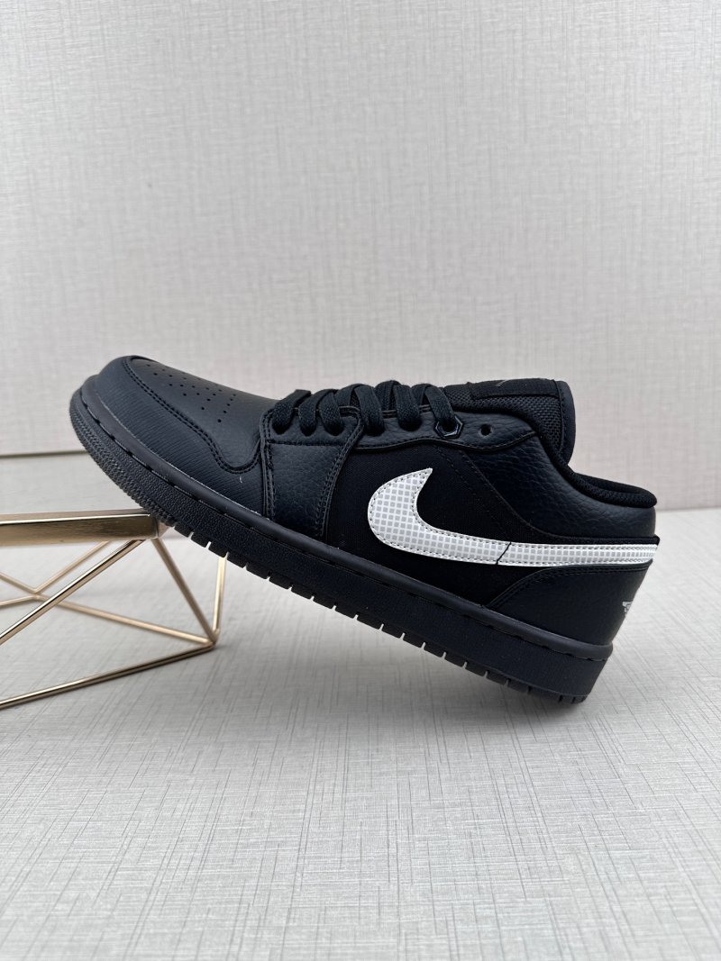 Air Jordan 1 Low 'Black / White'