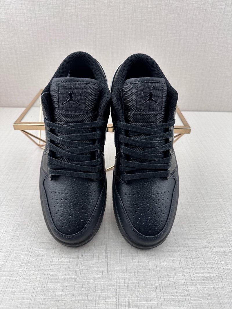 Air Jordan 1 Low 'Black / White' view