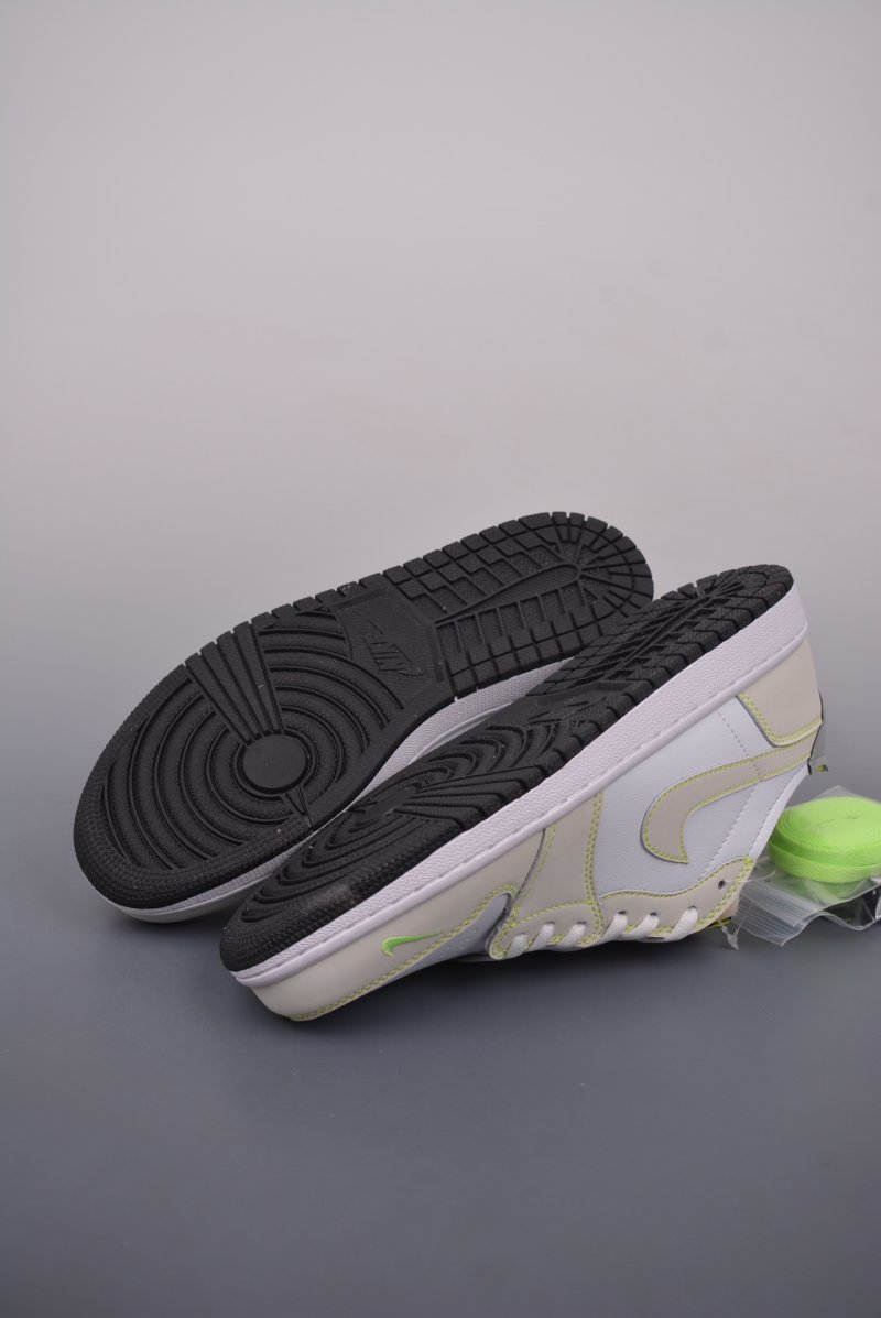 Air Jordan 1 Low 'White / Ghost Green' view