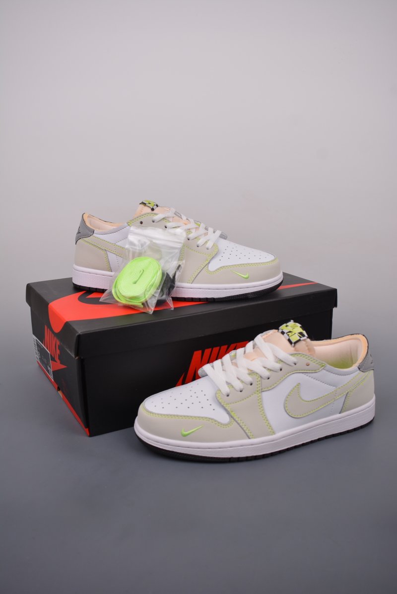 Air Jordan 1 Low 'White / Ghost Green' view