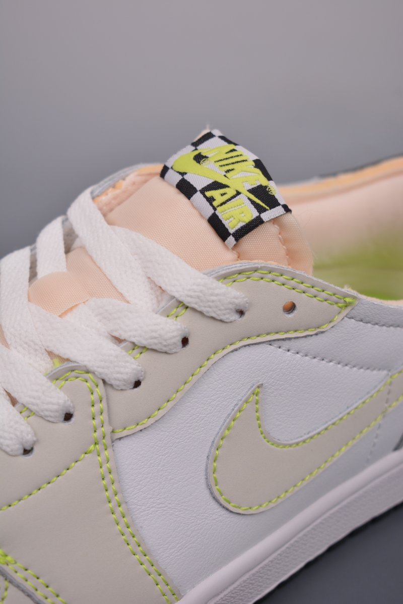 Air Jordan 1 Low 'White / Ghost Green' view