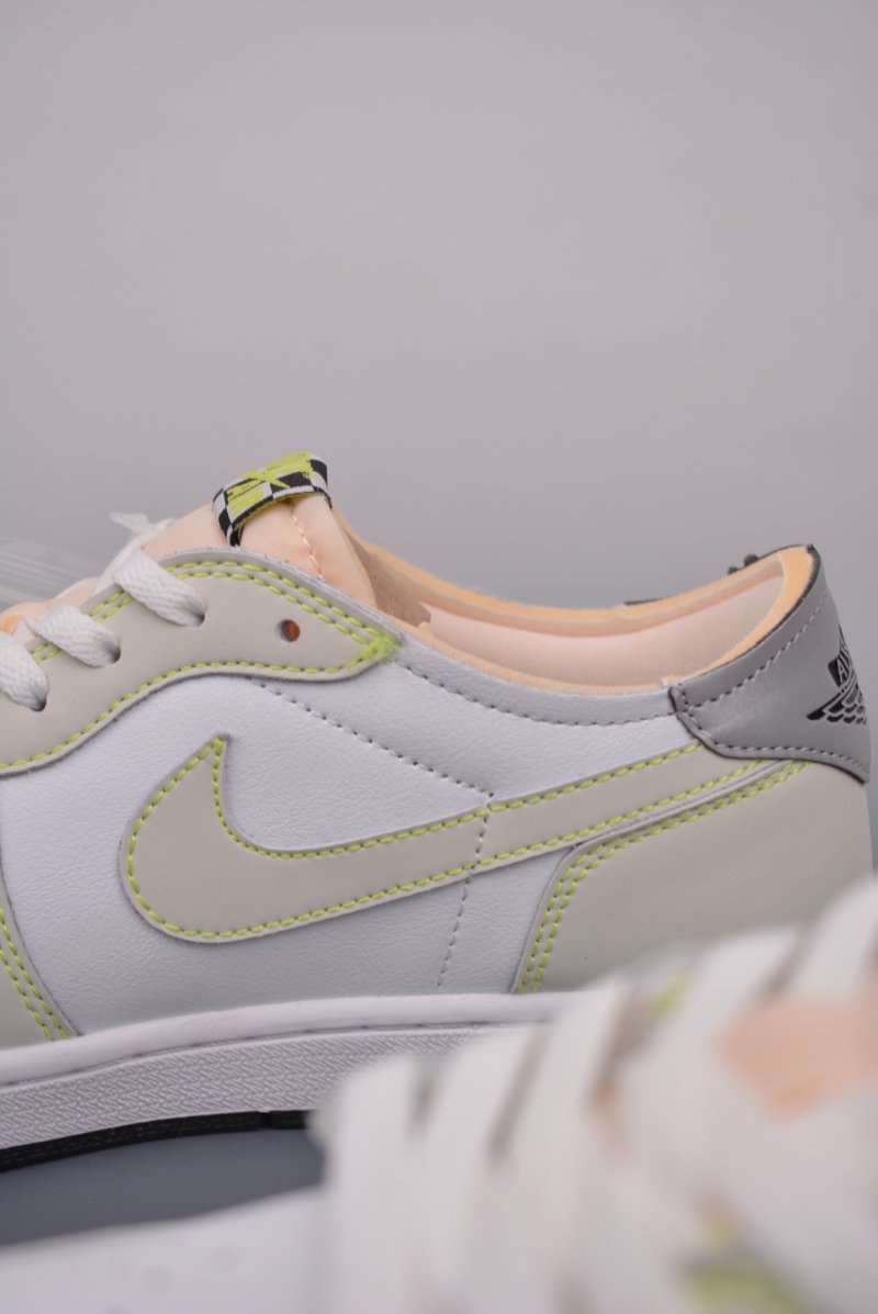 Air Jordan 1 Low 'White / Ghost Green' view