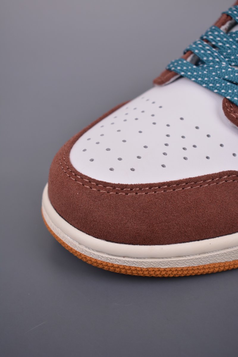 Air Jordan 1 Low 'White / Brown Toe' view