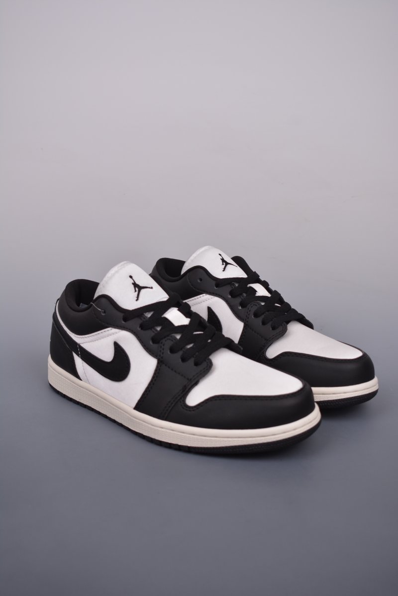 Air Jordan 1 Low 'Black / White Silk Panda'