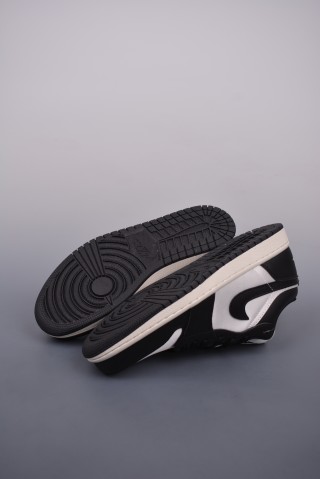 Air Jordan 1 Low 'Black / White Silk Panda' view 3