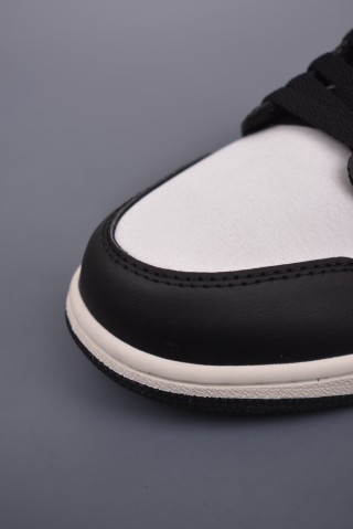 Air Jordan 1 Low 'Black / White Silk Panda' view 6