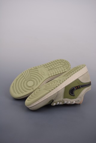 Air Jordan 1 Low 'Retro Green' view 3