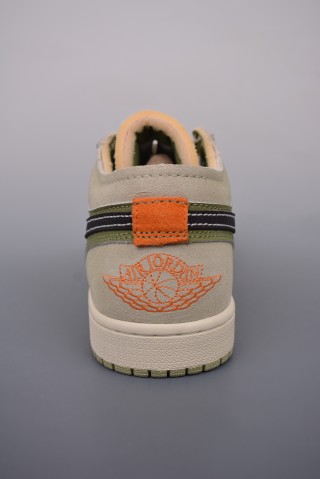 Air Jordan 1 Low 'Retro Green' view 4