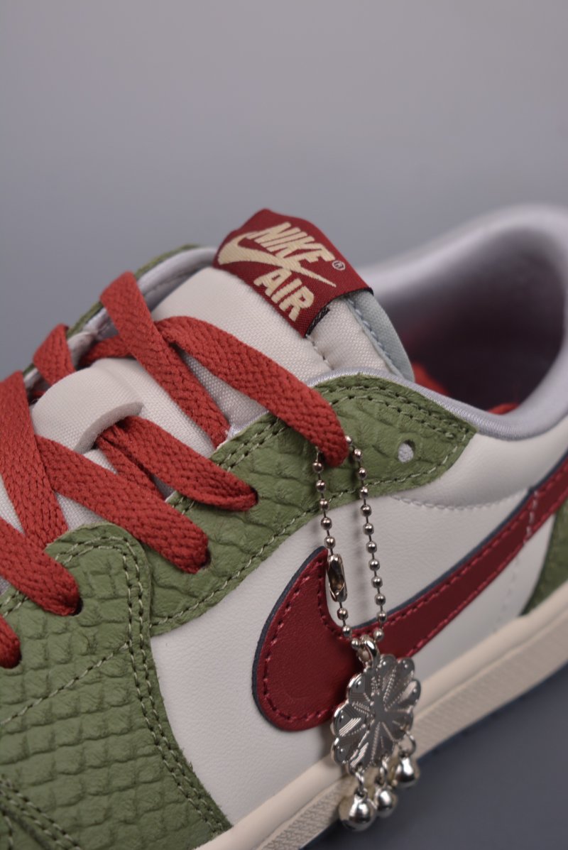 Air Jordan 1 Low 'Dragon Year Limited Edition Silver' view
