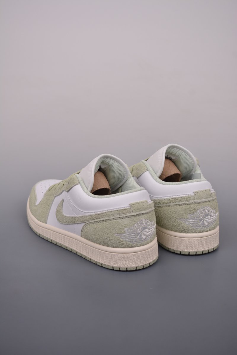 Air Jordan 1 Low 'White / Green Toe' view