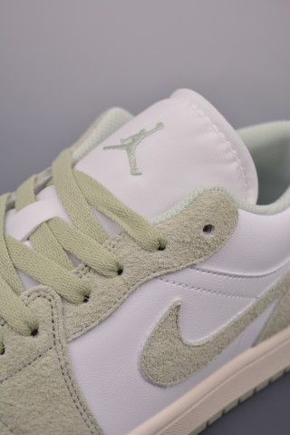 Air Jordan 1 Low 'White / Green Toe' view 7