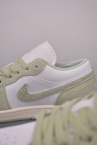 Air Jordan 1 Low 'White / Green Toe' view 8