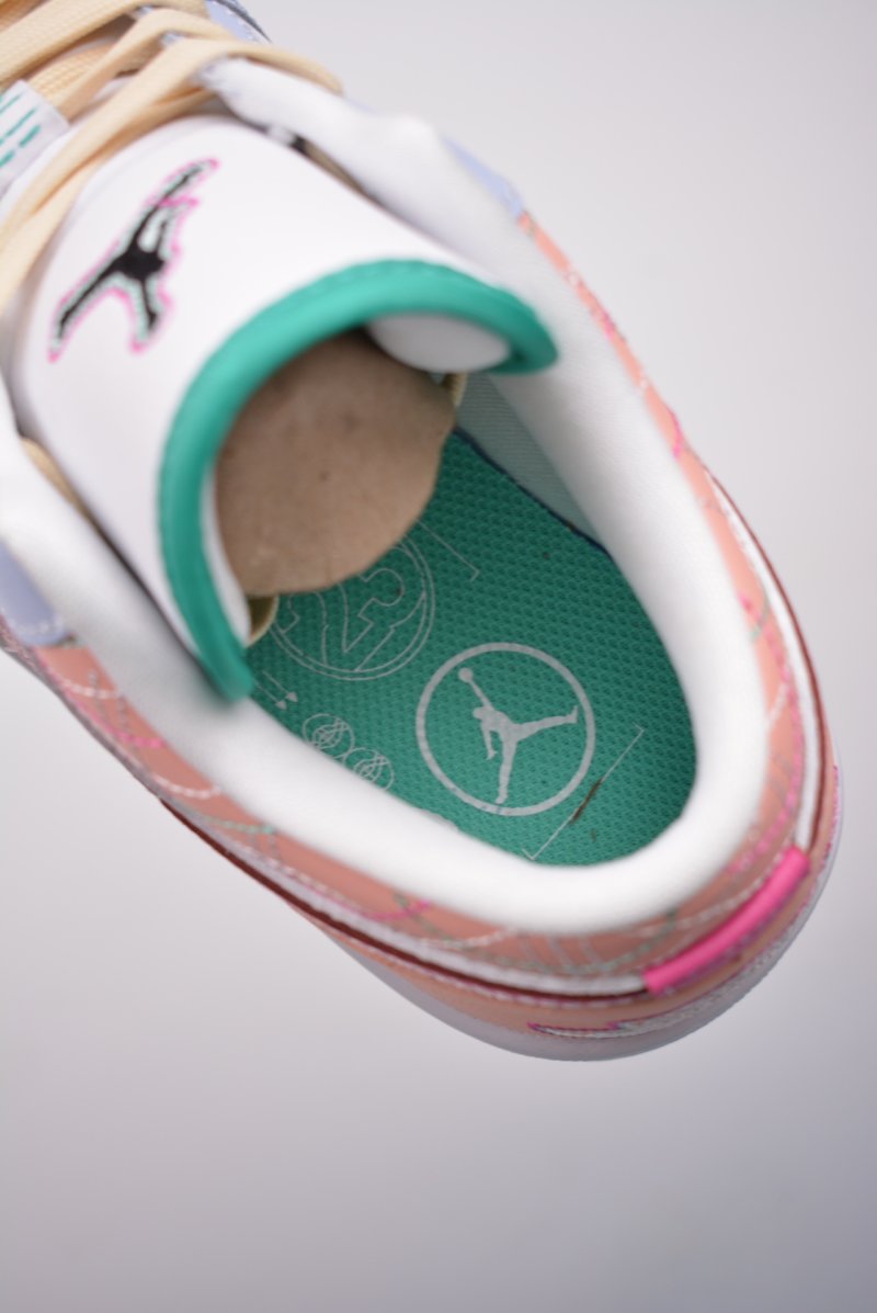 Air Jordan 1 Low 'Beige / Pink' view