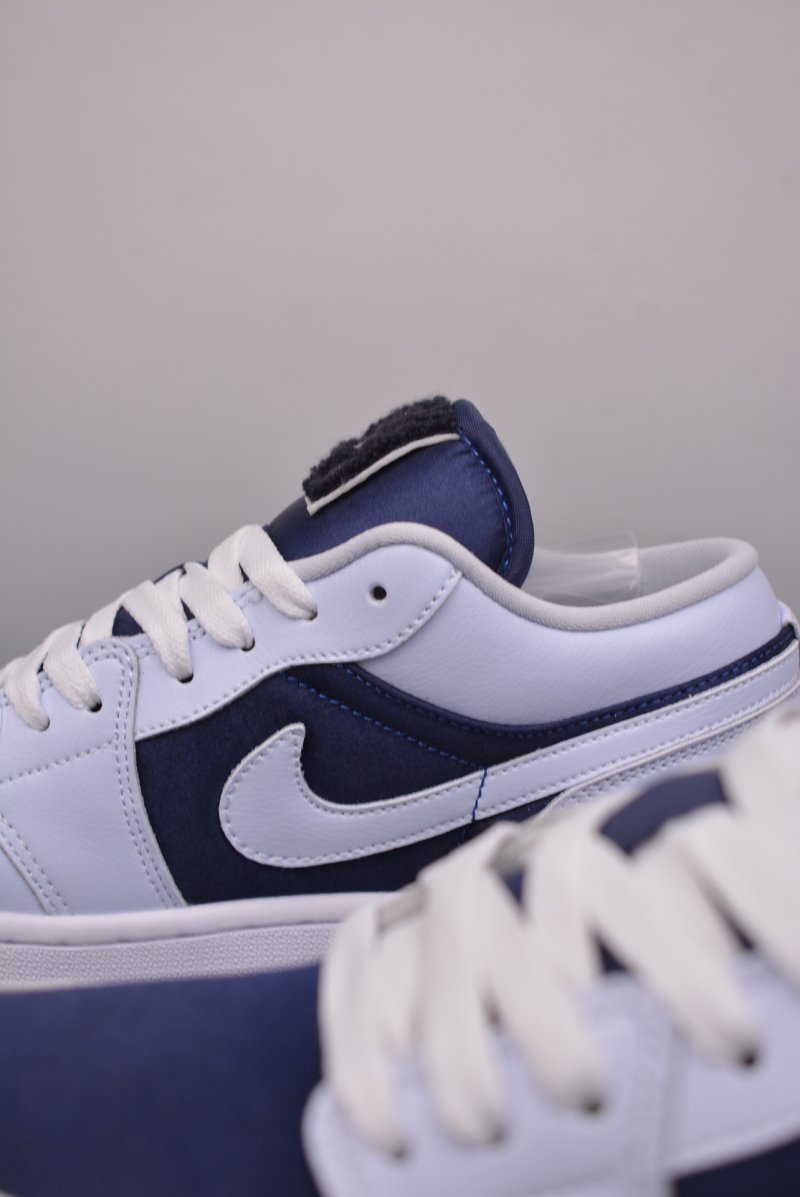 Air Jordan 1 Low 'White / Blue' view