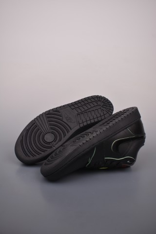 Air Jordan 1 Low 'Black / Green' view 3