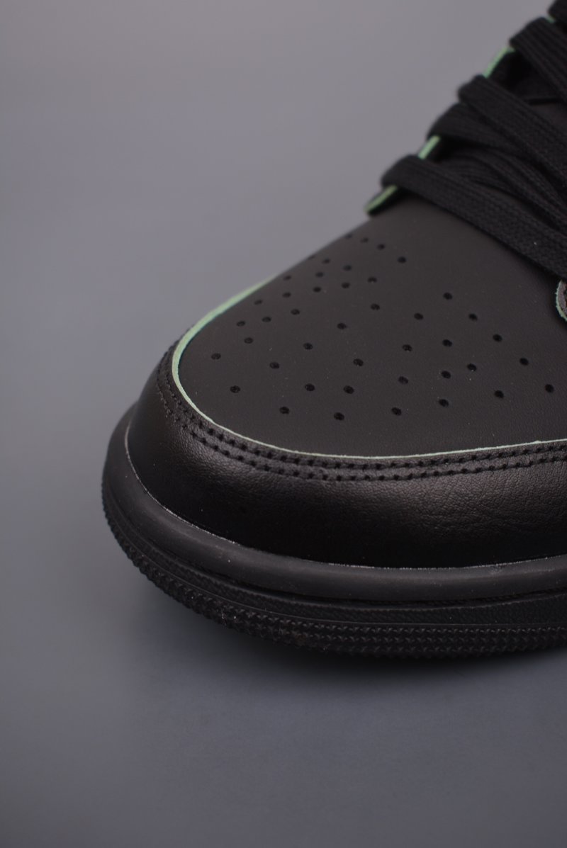 Air Jordan 1 Low 'Black / Green' view