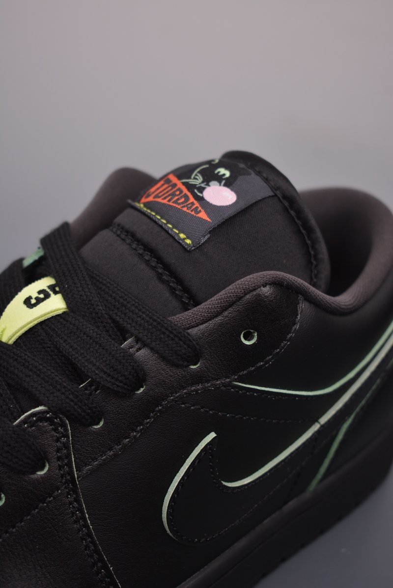 Air Jordan 1 Low 'Black / Green' view