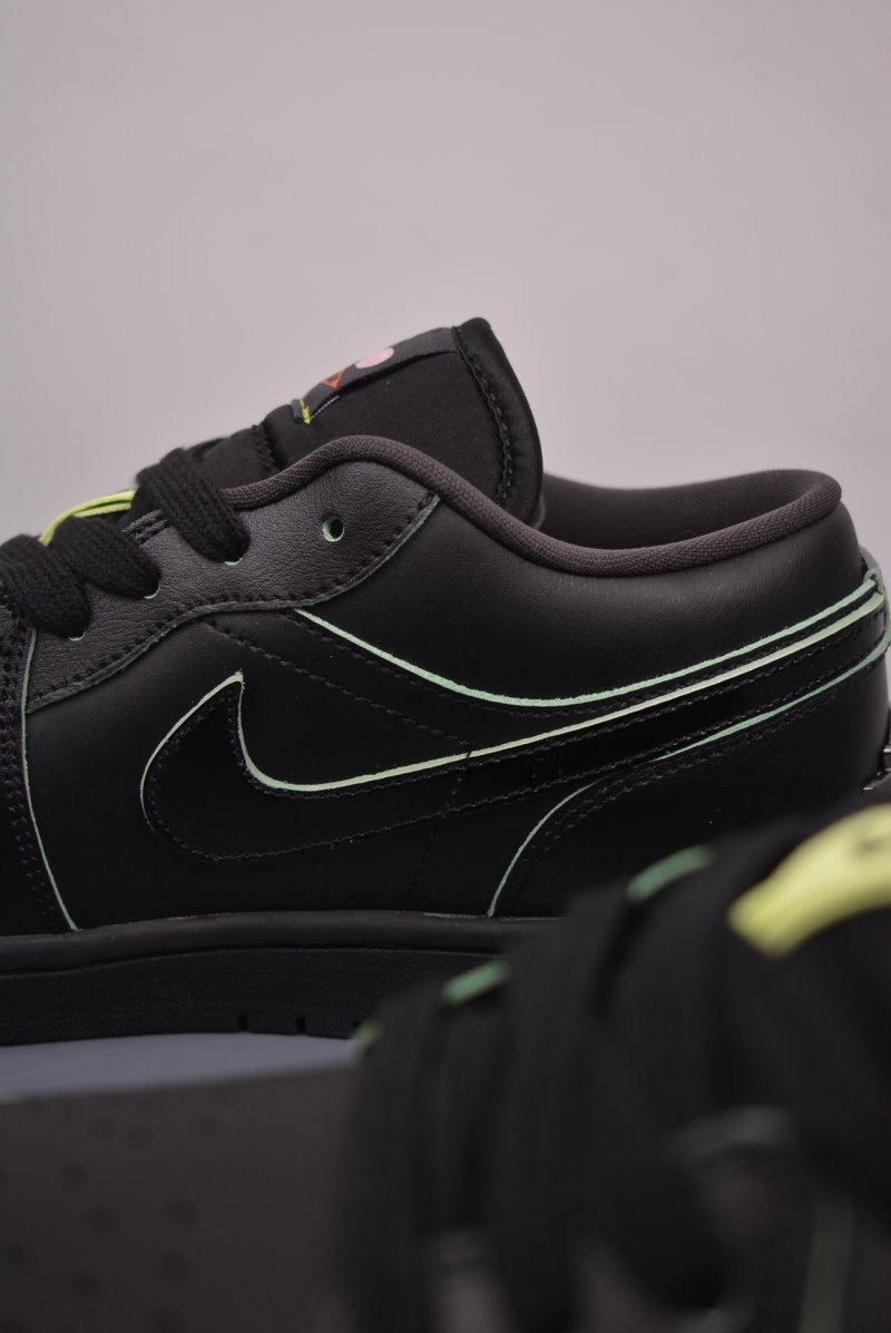 Air Jordan 1 Low 'Black / Green' view