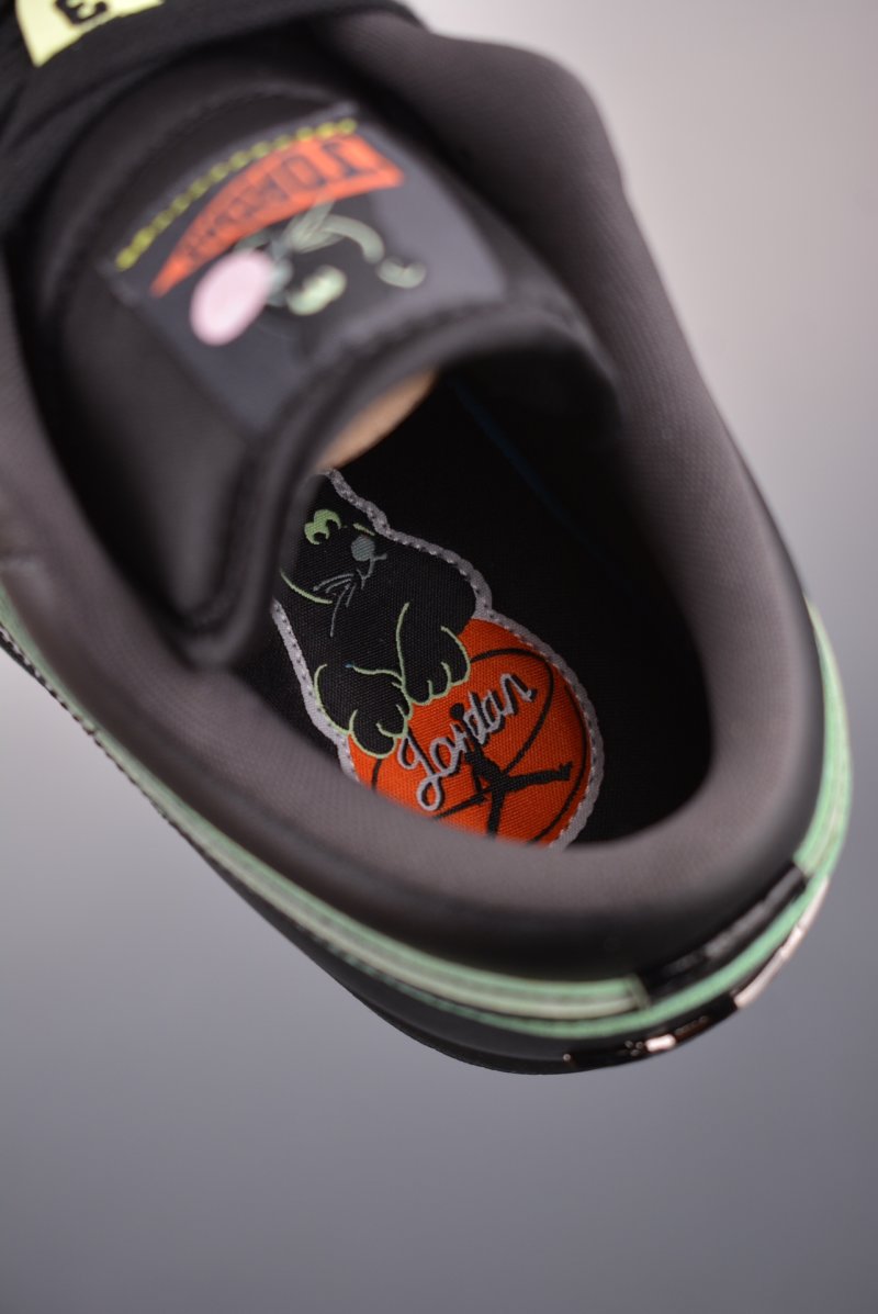 Air Jordan 1 Low 'Black / Green' view